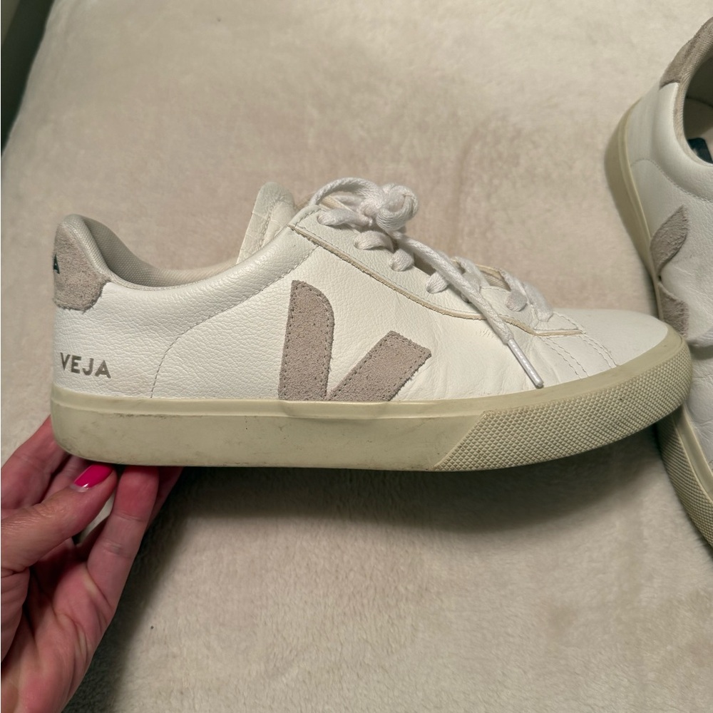 Woman’s Veja sneakers